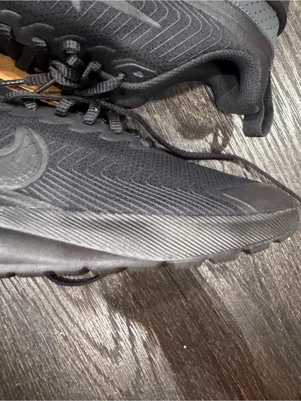 Nike Air Max Nuaxis Mens Size 11 Triple Black Anthracite Running size 8